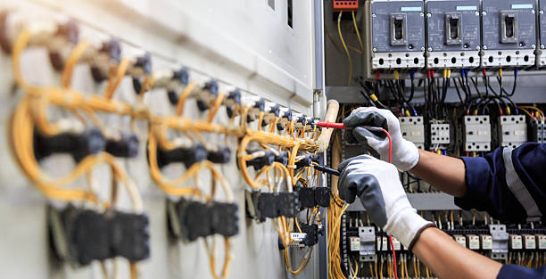 Professional Electrician technician working in Covedale, OH